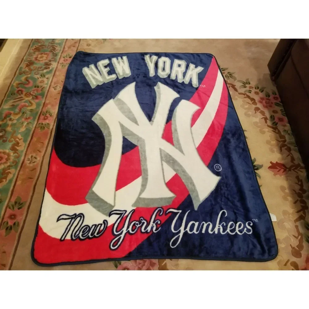 Northwest Company New York Yankees Soft Plush Large‎ Throw Blanket 48 X 62